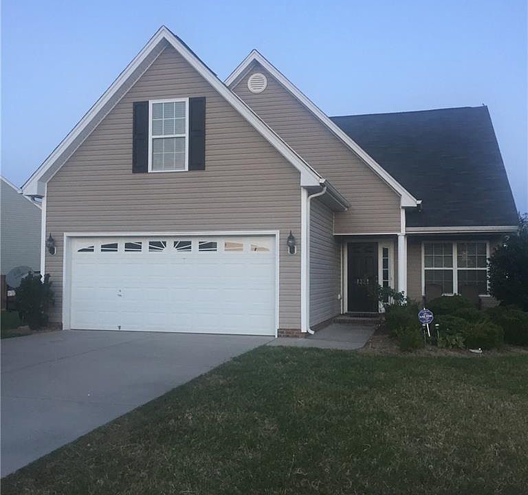 1st image of 1321 NE Crossridge Dr