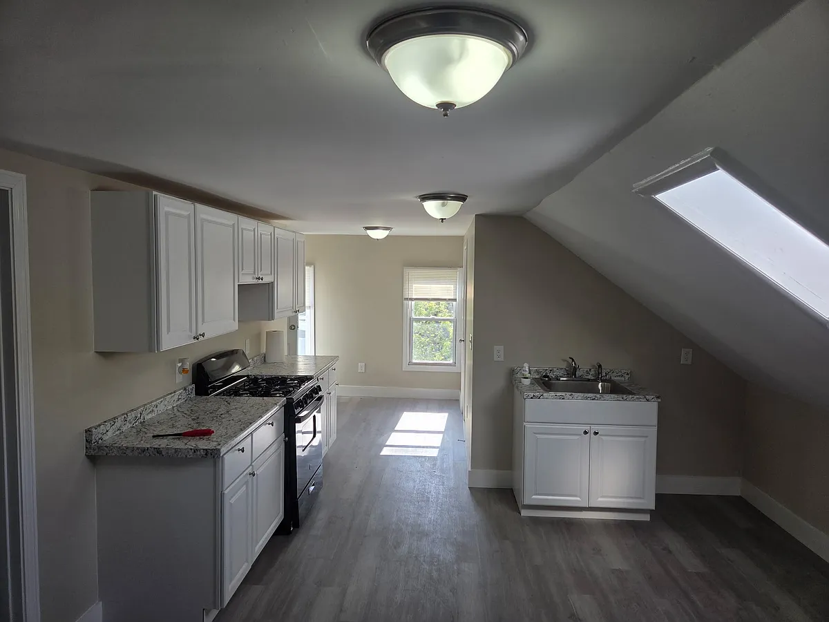 Building Photo - 1441 Pleasant St #3