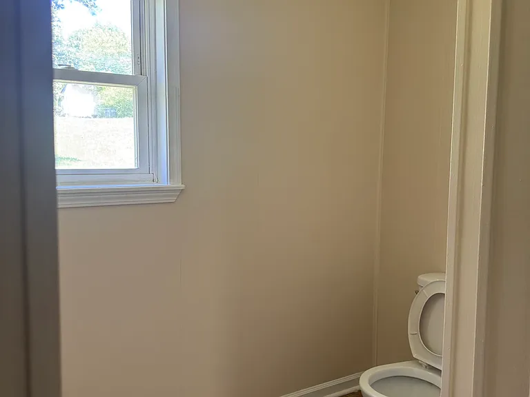 210 Oak St — Photo 8