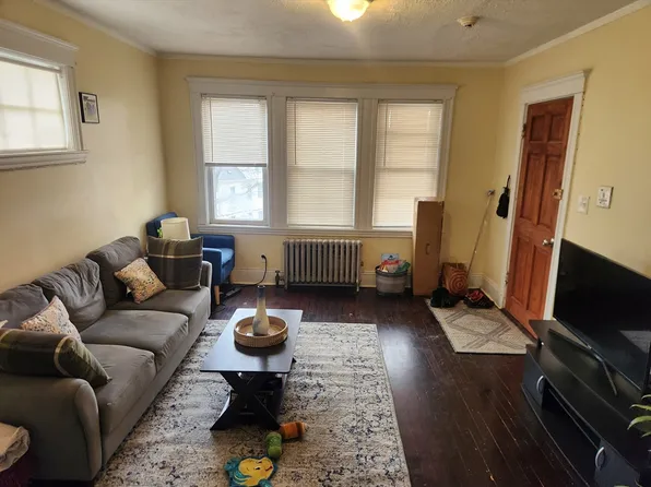 691 River St APT 6, Hyde Park, MA 02136