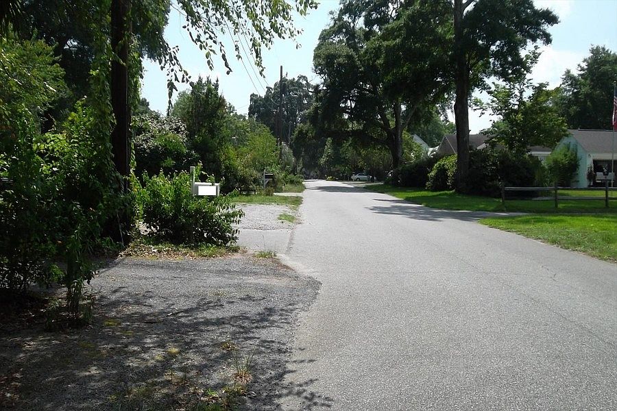 2nd image of 2107 Westrivers Rd