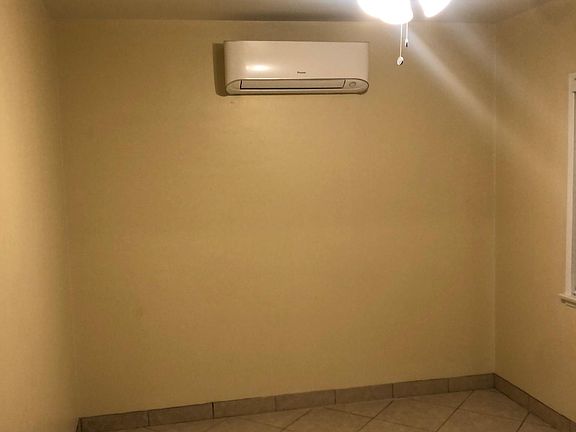 5th image of 12517.5 Columbia Way