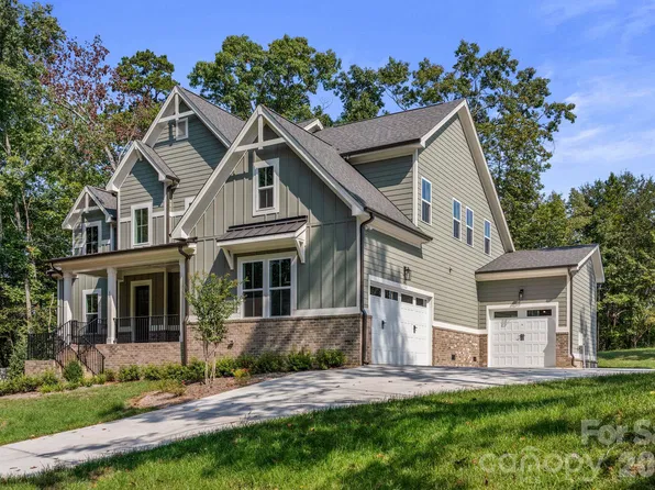 80 42nd Avenue Dr NW, Hickory, NC 28601