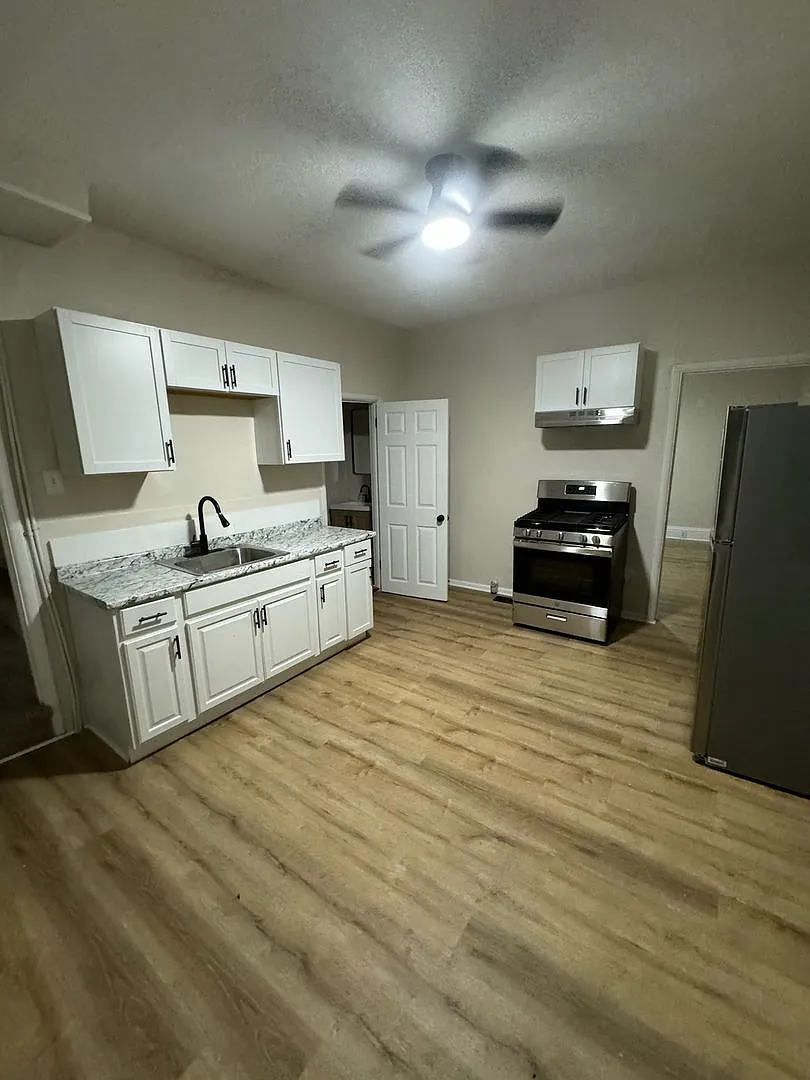 2 bed, 896 sqft, $1,205 — Photo 2