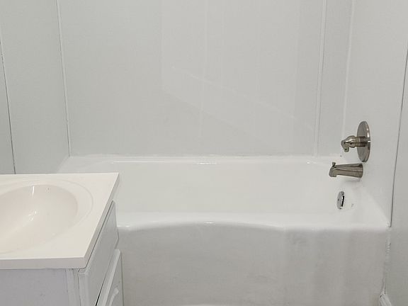 4th image of 118 Becker Dr