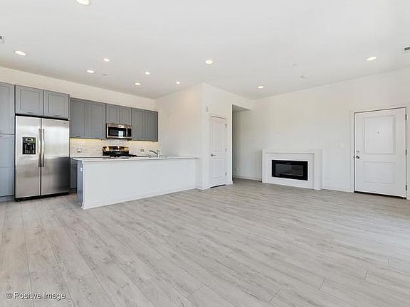 4th image of 7353 W Grand Ave #2W