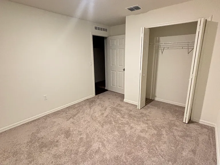 241 NW Ferris Dr — Photo 6