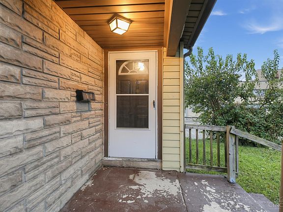 4th image of 1105 Regent Ave