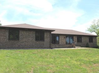 8405 Hilltop Ln, Martinsville, IN