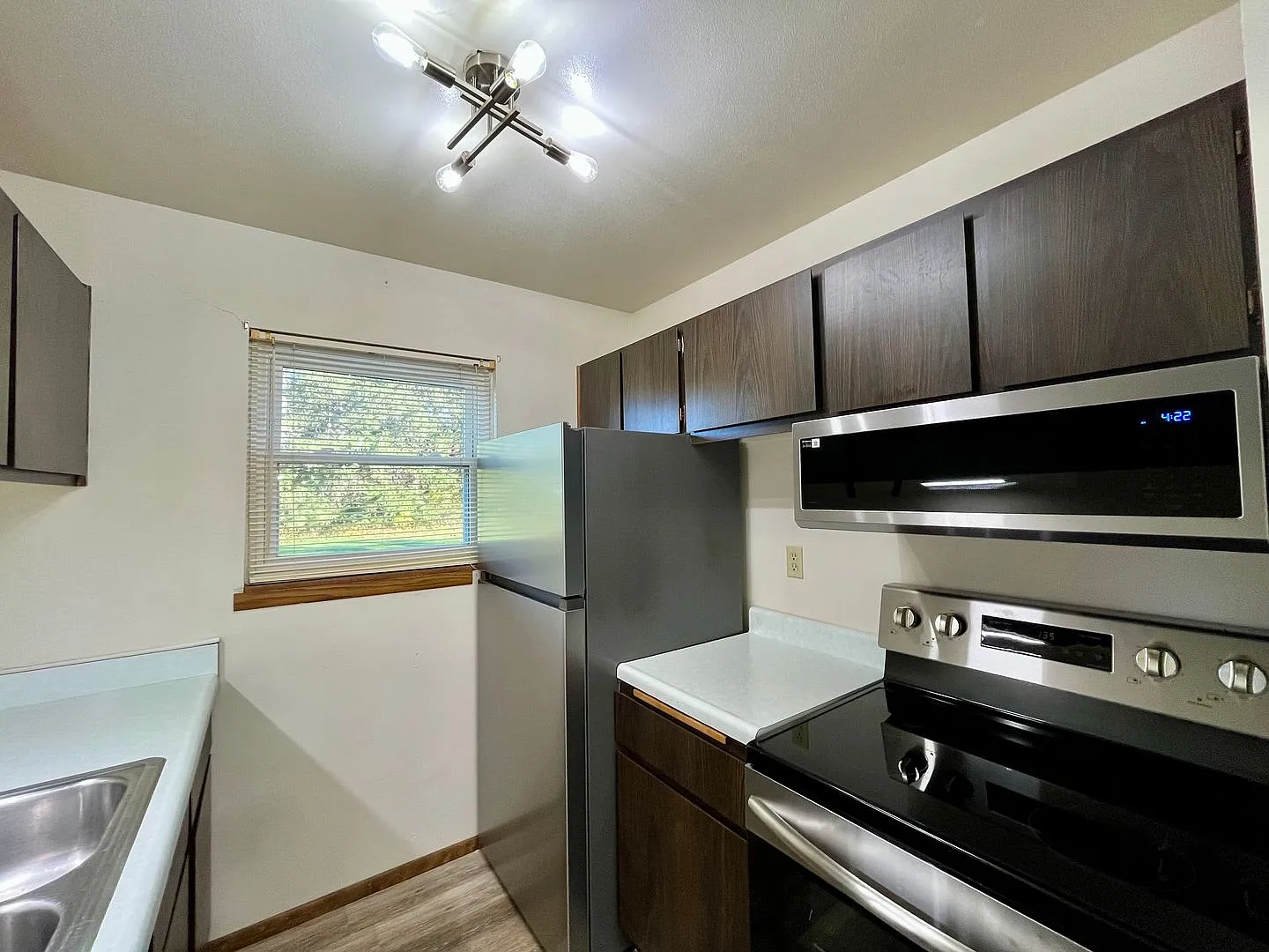 619 Laurel Ct — Photo 1