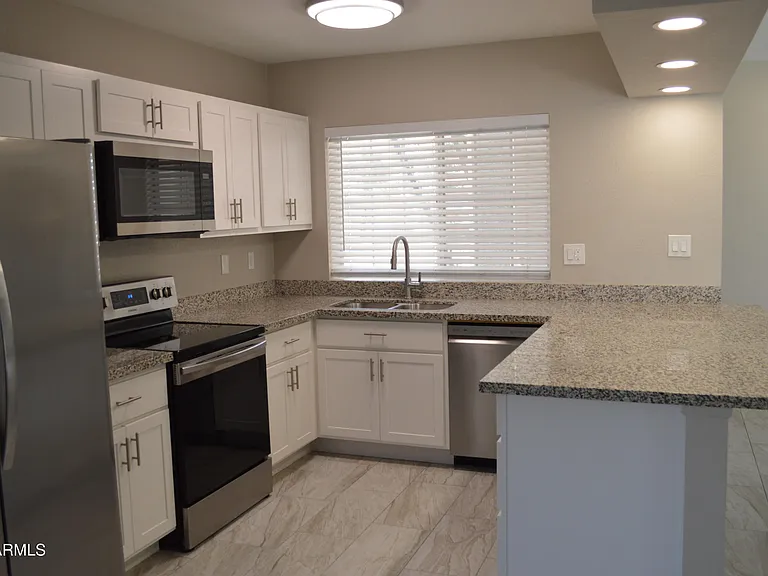 2910 W Marconi Ave #113 — Photo 5