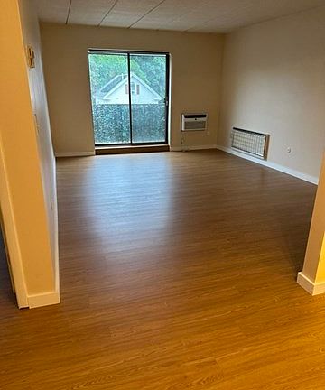 5th image of 90 High St APT 309