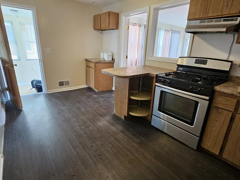 59 Moffett St — Photo 4