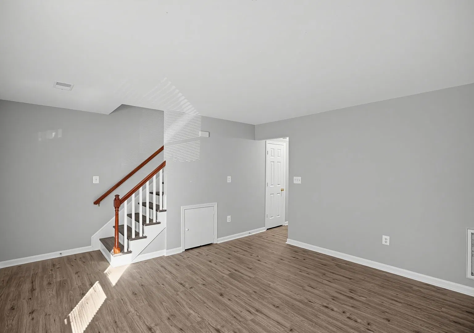 2 Bedroom Townhouse in Fredericksburg — Photo 3