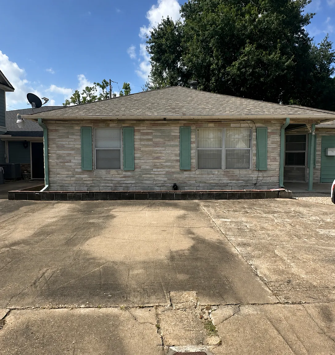 4 bed, 1304 sqft, $1,800 — Photo 1