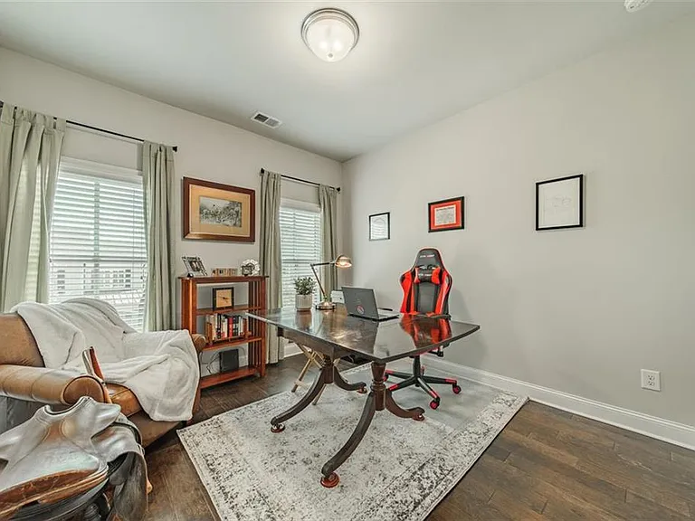 690 Arklow Dr — Photo 28