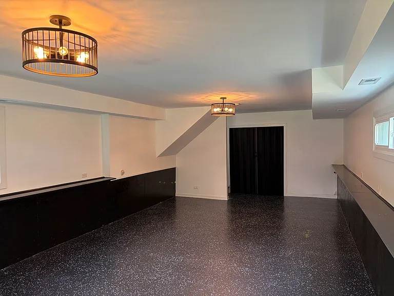 8365 W Lincoln Hwy — Photo 17