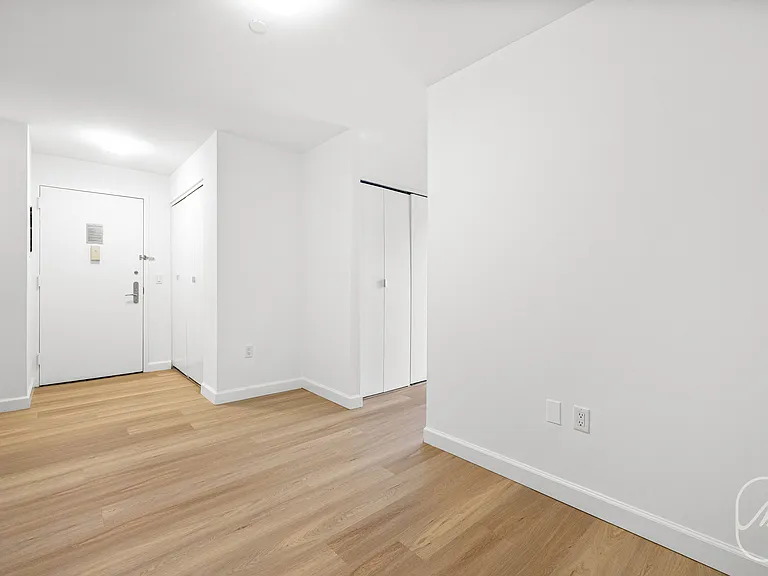 561 10th Ave #4I — Photo 8
