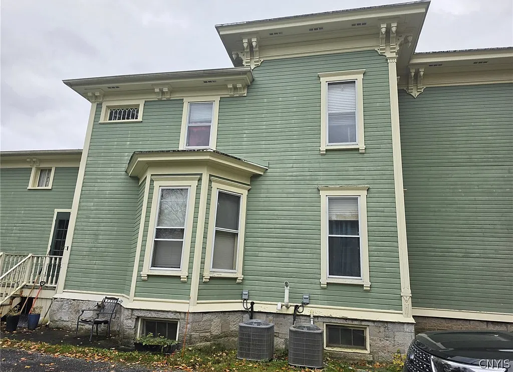 2 bed, 1.0 bath, 3128 sqft, $1,400 — Photo 3