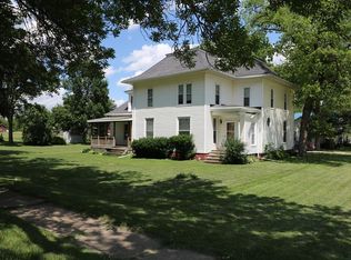 113 3rd St N, Coggon, IA 52218