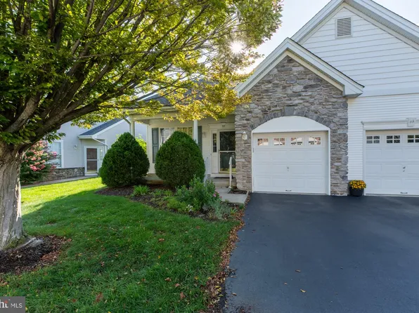 97 Meadowlark Dr, Hamilton, NJ 08690