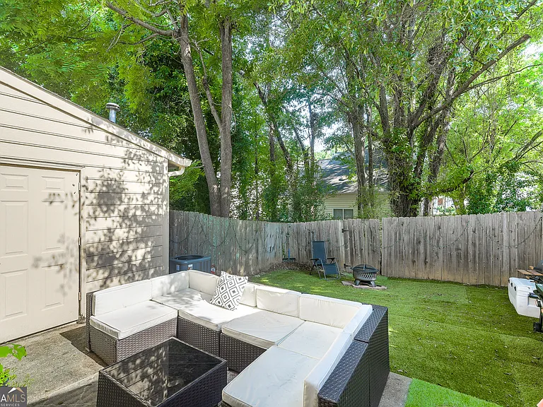 1022 Oaks Pkwy SE — Photo 5