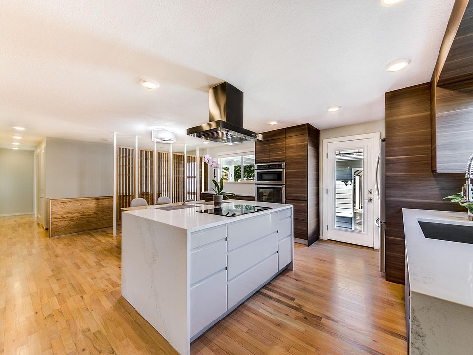 1st image of 3127 N Claremont Pl