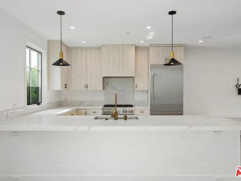 5330 Agnes Ave #1/2 — Photo 10