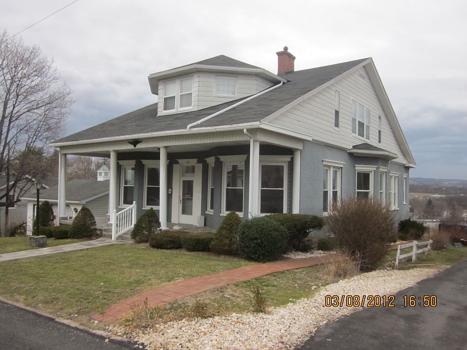 102 Wood Street Front of House