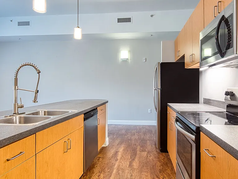 Metro On Granby Apartments — Photo 34