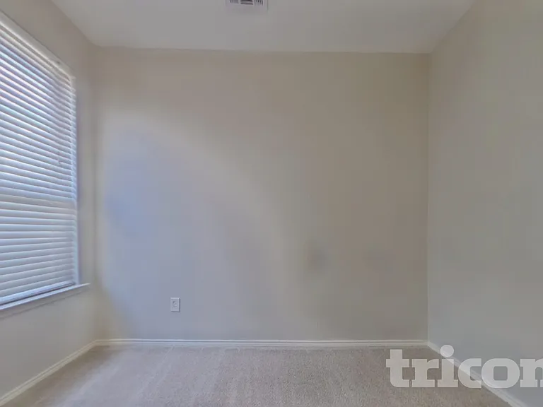 716 Kentucky Derby Ln — Photo 8