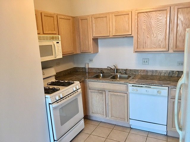 1st image of 340 W Superior St #4-05