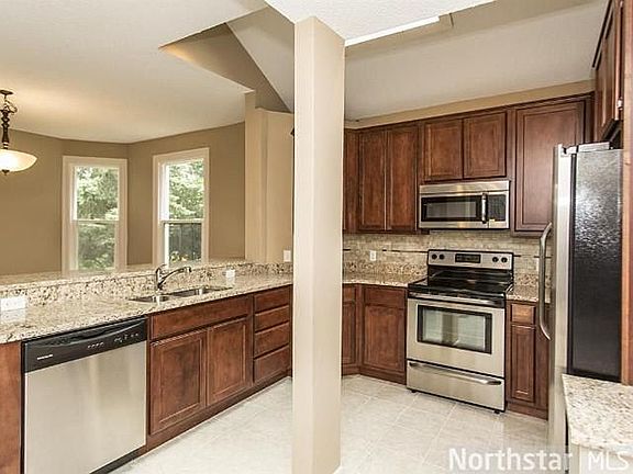 3rd image of 499 Lynnhurst Ave W