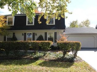 2114 Pepper Valley Dr, Geneva, IL