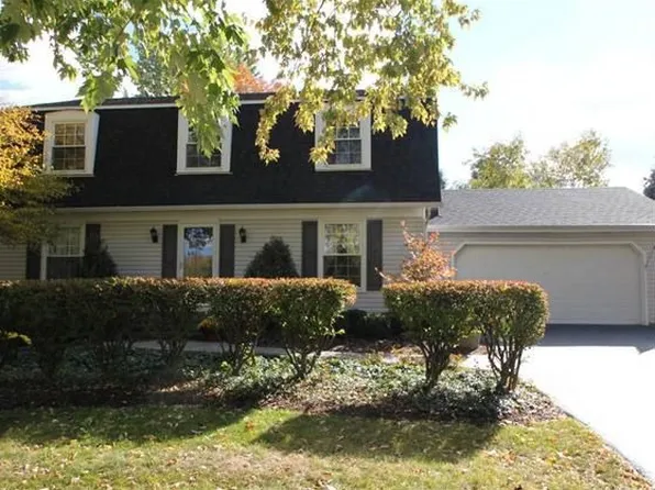 2114 Pepper Valley Dr, Geneva, IL 60134