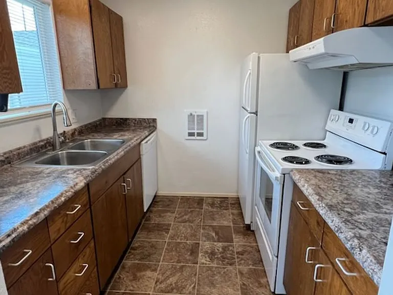 308 N Georgia Ave — Photo 3