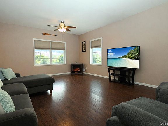 3rd image of 1 Decker Farm Road