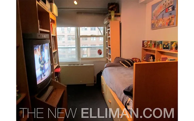 Sold by Douglas Elliman | media 15