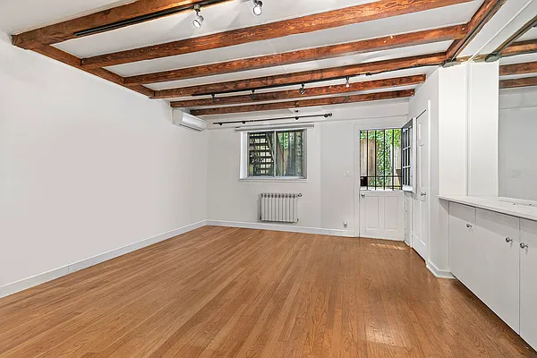 Living room, photo 1