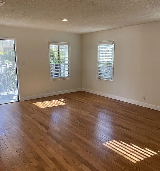 10631 Tinker Ave — Photo 36