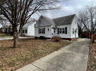 2105 39th St, Des Moines, IA 50310