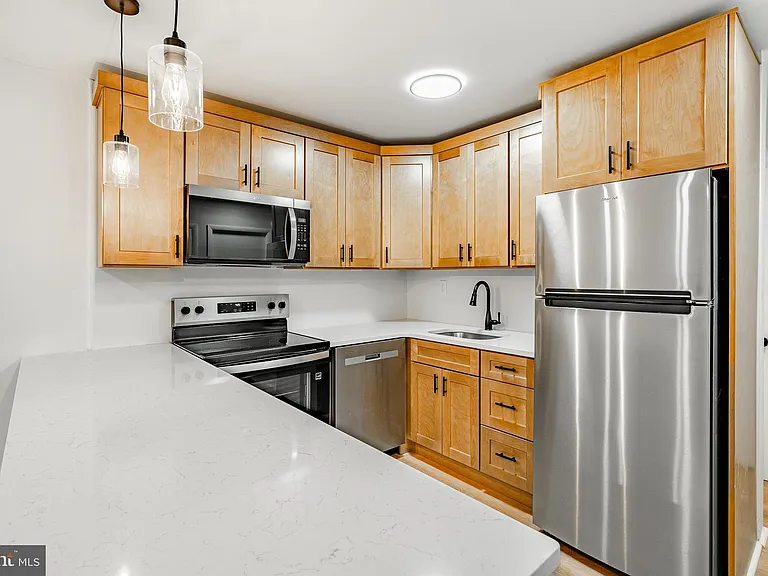 300 N Penn St #W7 — Photo 10