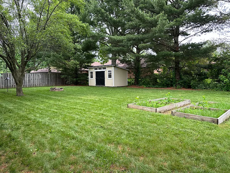1121 N Briarwood Dr — Photo 9