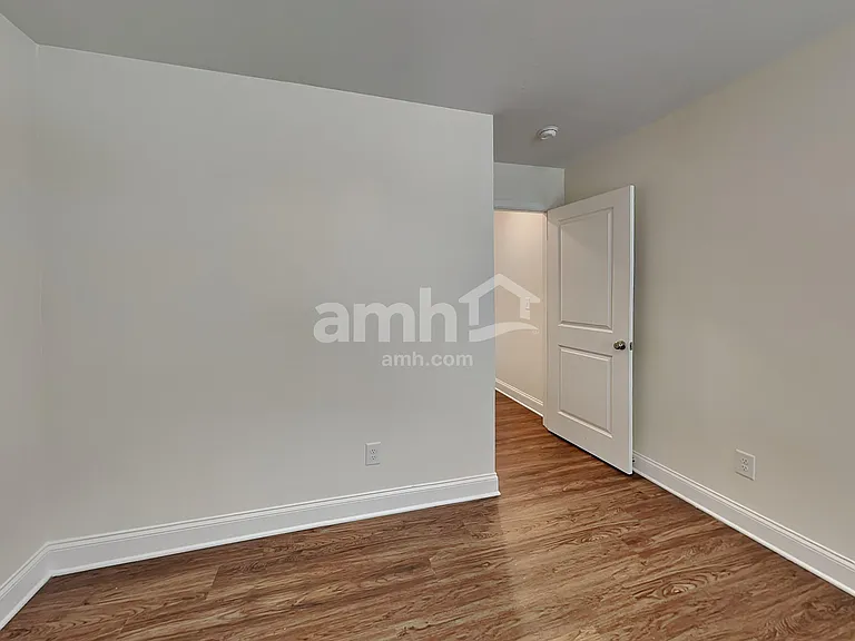 300 Vaughan Pl — Photo 19