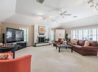 12 Blackberry Ln, Andover, MA 01810