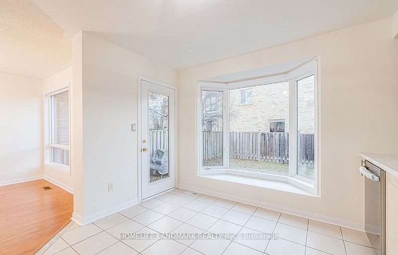 Oakville Townhouse for rent - 3 Bedrooms — photo 14