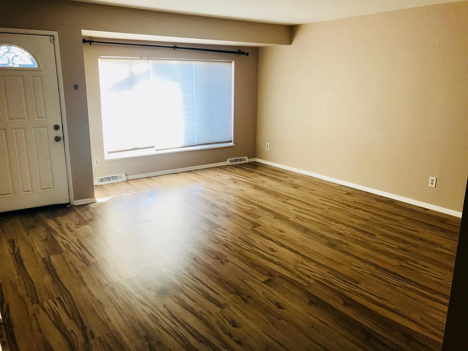 3 bed, 2624 sqft, $2,400 — Photo 4