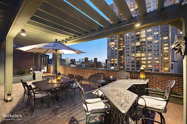 Sold by Sotheby's International Realty | media 10