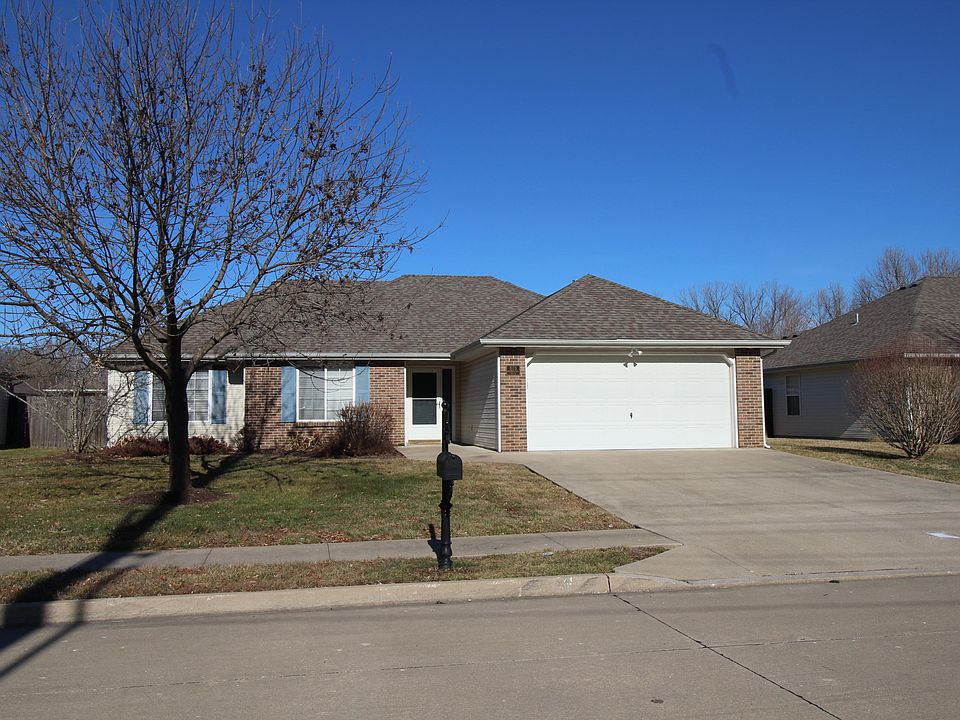 1st image of 905 Manhattan Dr