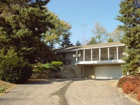W5234 Sterlingworth Ct, Elkhorn, WI 53121